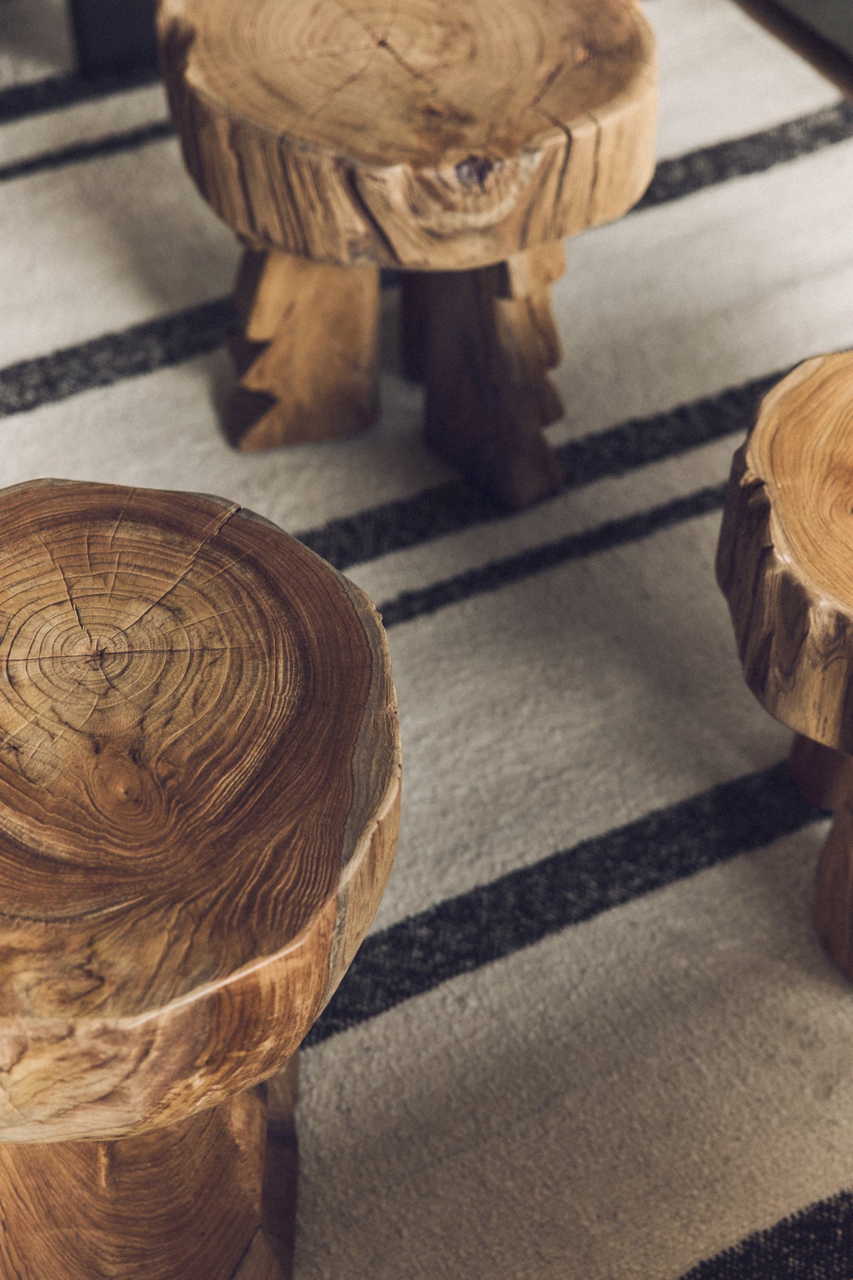 Tavolino in legno arcuato