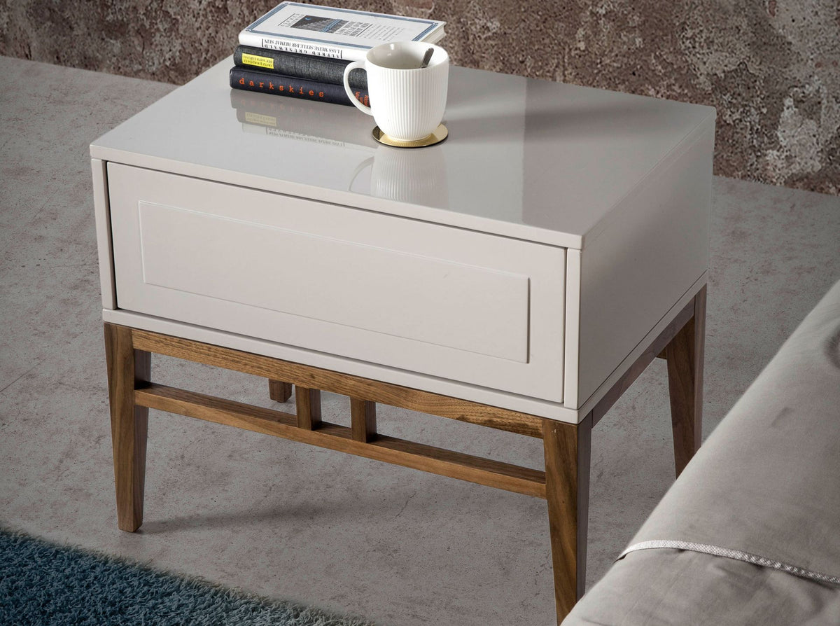 Comodino in legno beige e noce