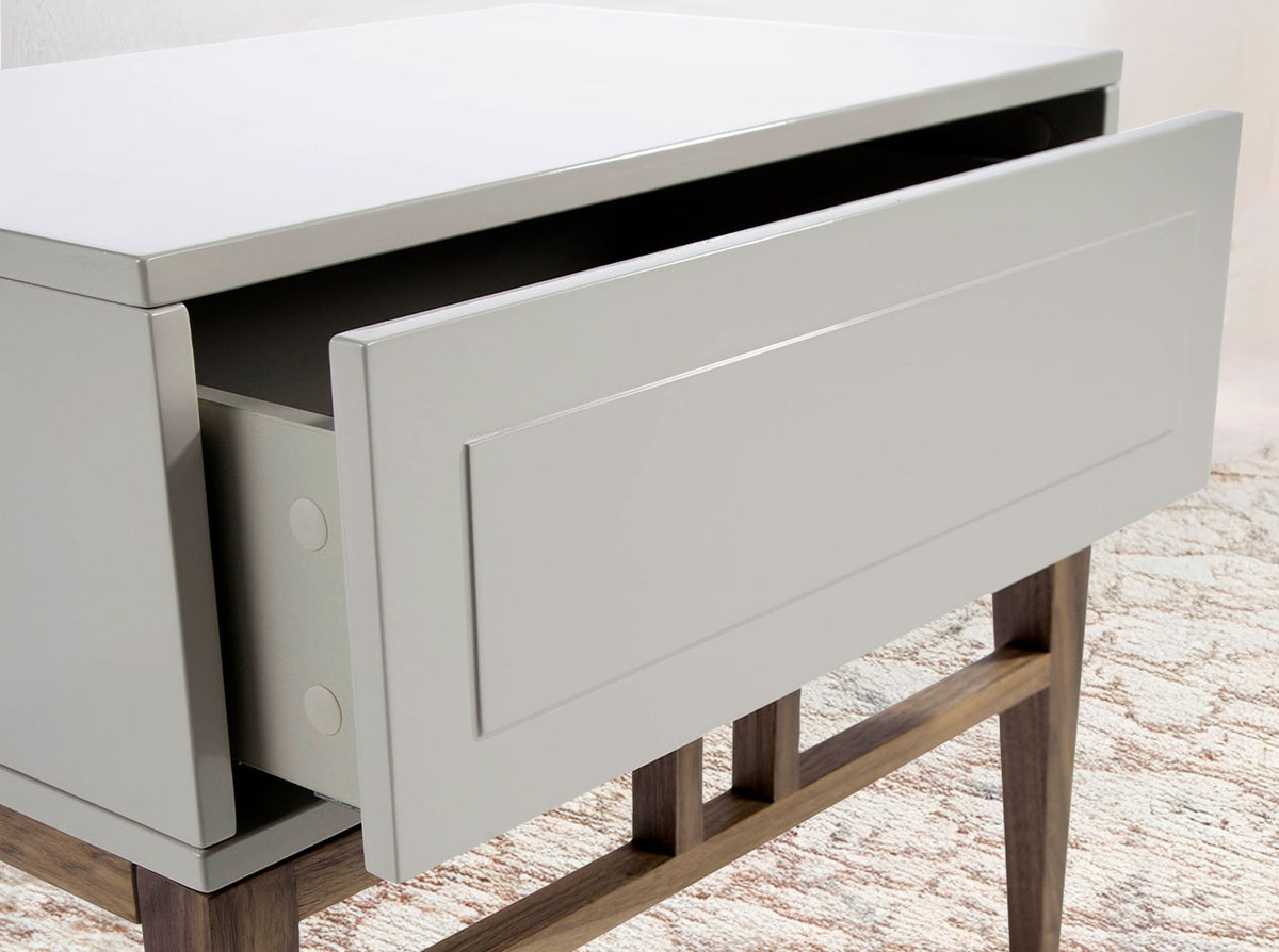 Comodino in legno beige e noce