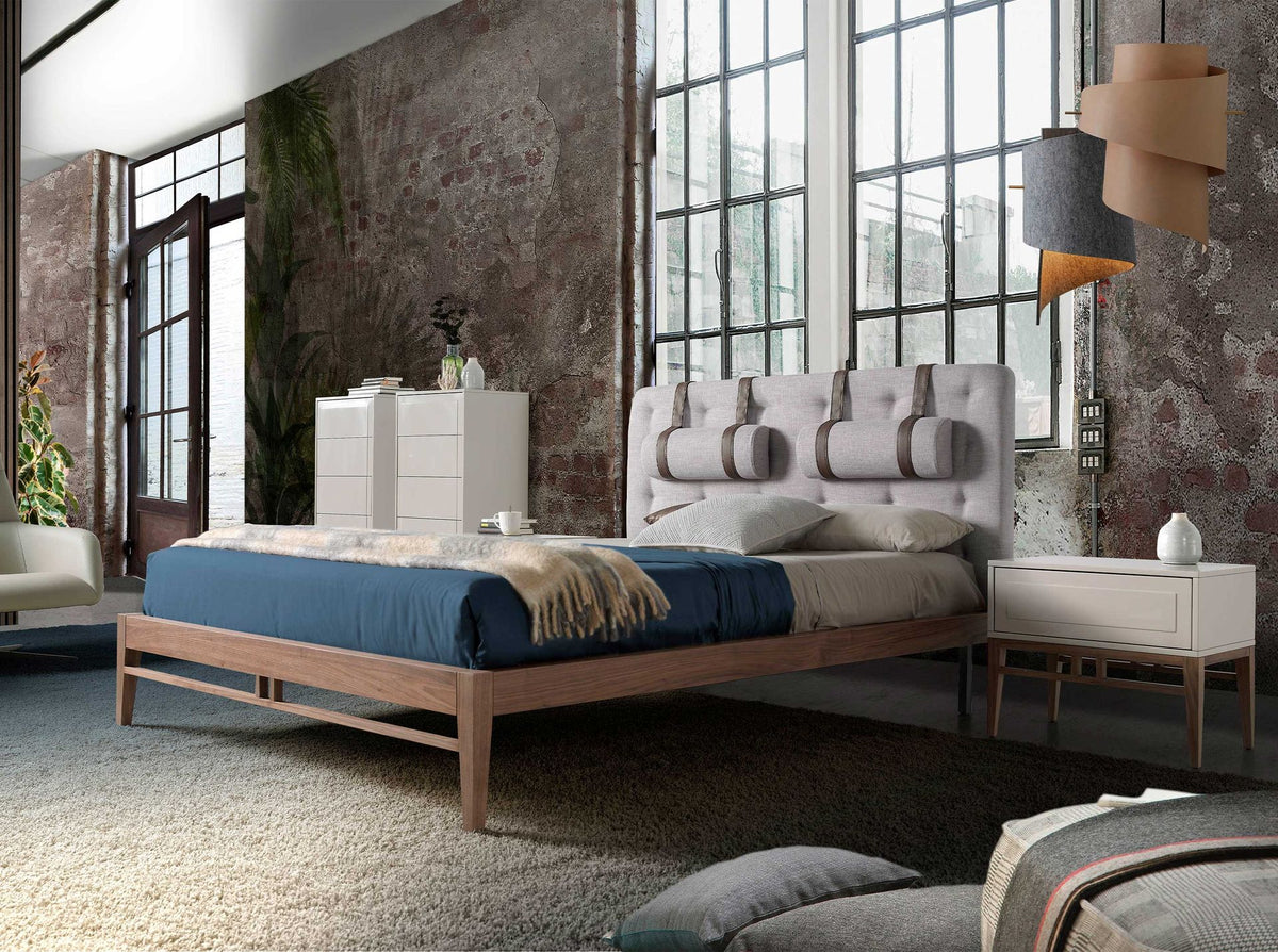 Comodino in legno beige e noce