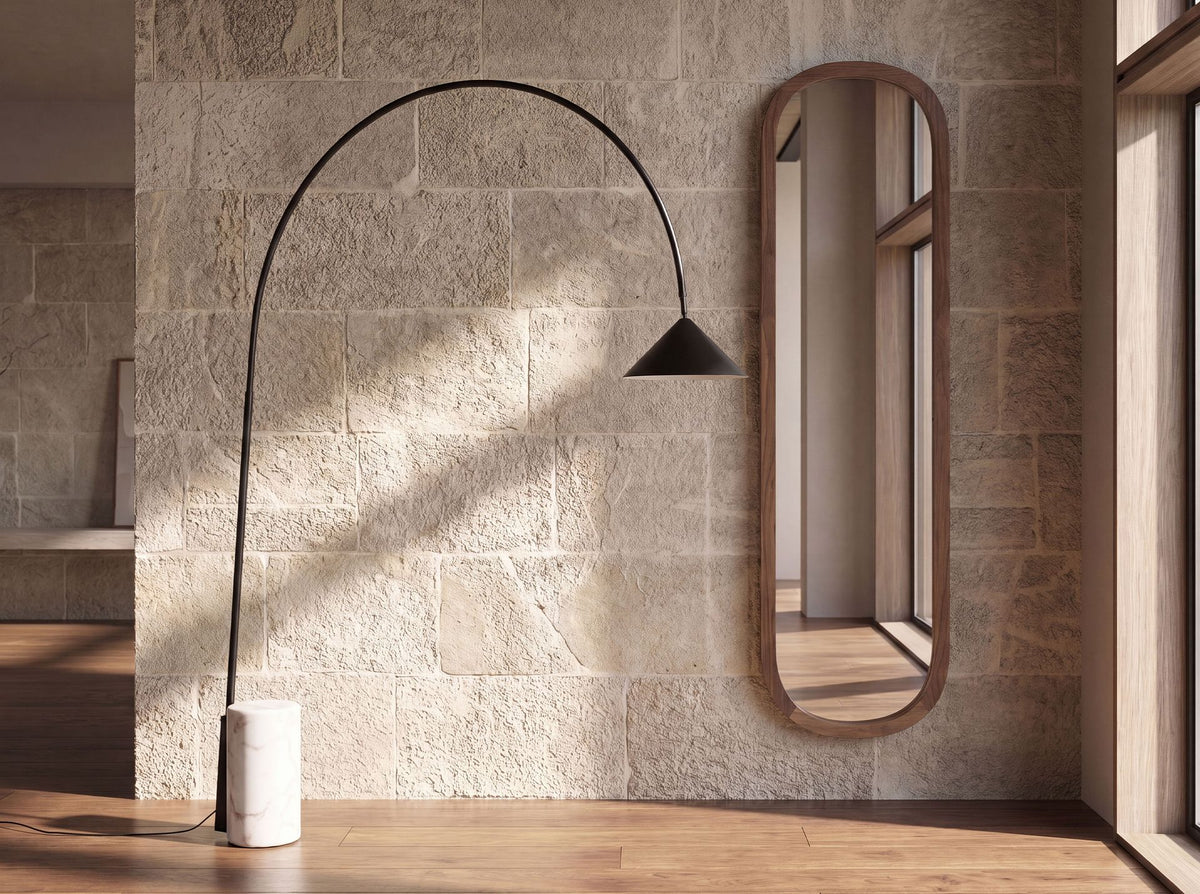 Lampada da terra in acciaio nero con base in marmo porcellanato