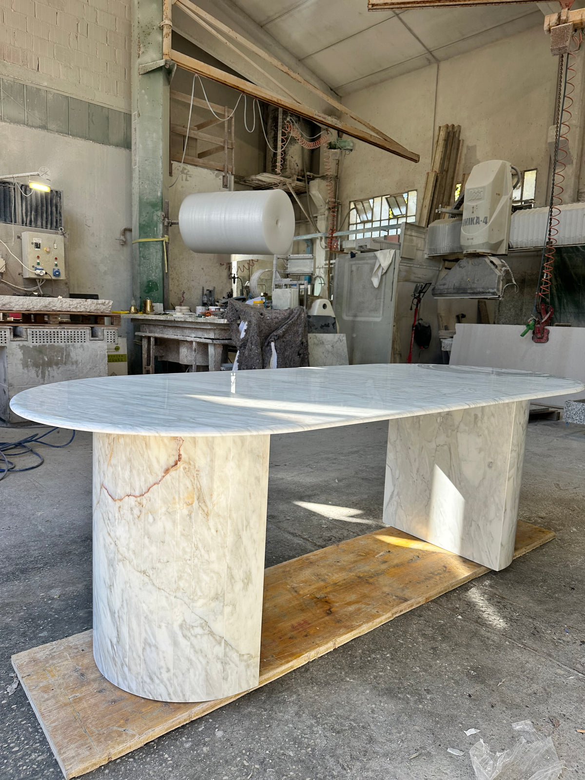 Tavolo da pranzo ETERNO in marmo Calacatta vena Oro 220x100 h75 by Etèream - 100% Made in Italy