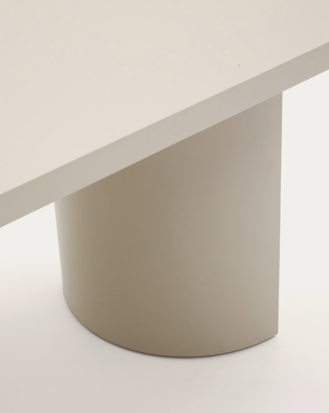 Table Nealy en MDF laqué finition écru 240 x 100 cm