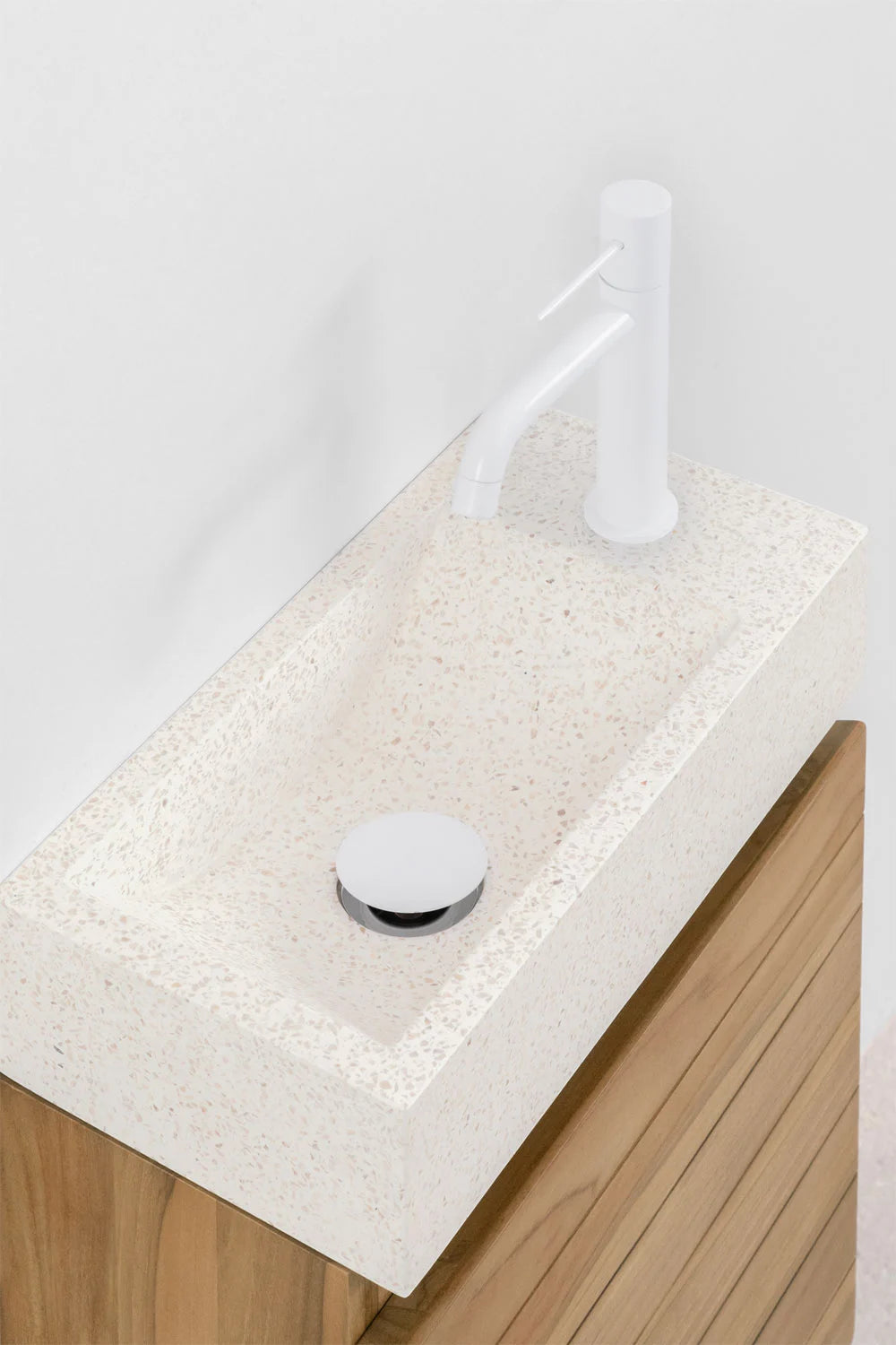 Set Arredo Bagno in Legno Teak con Lavabo Integrato in Cemento Napier