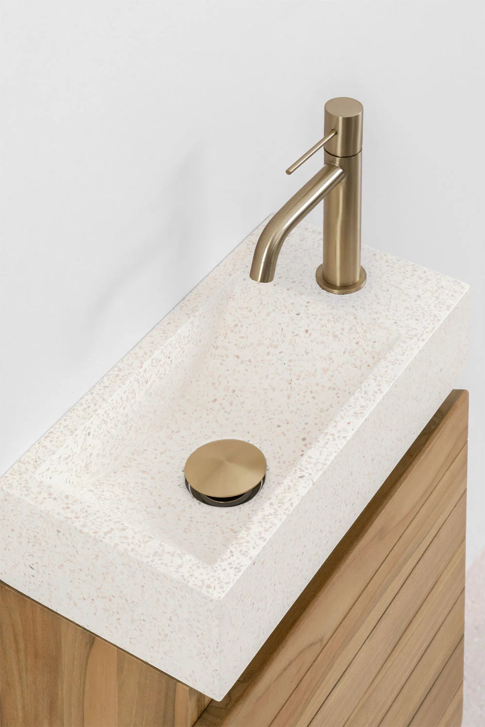 Set Arredo Bagno in Legno Teak con Lavabo Integrato in Cemento Napier