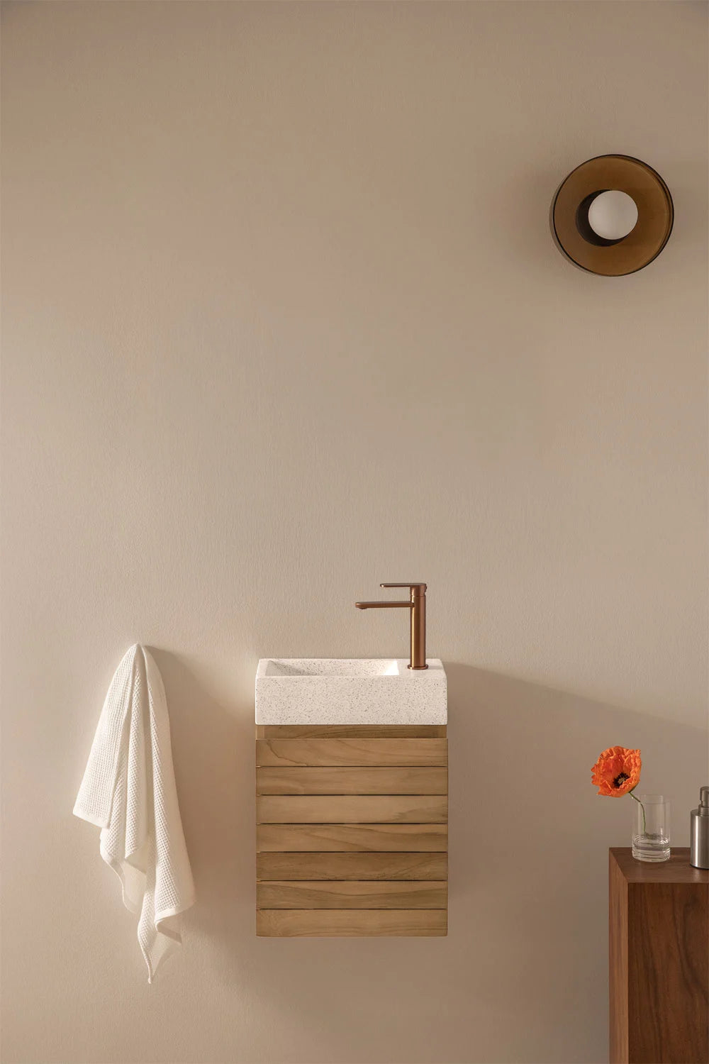 Set Arredo Bagno in Legno Teak con Lavabo Integrato in Cemento Napier