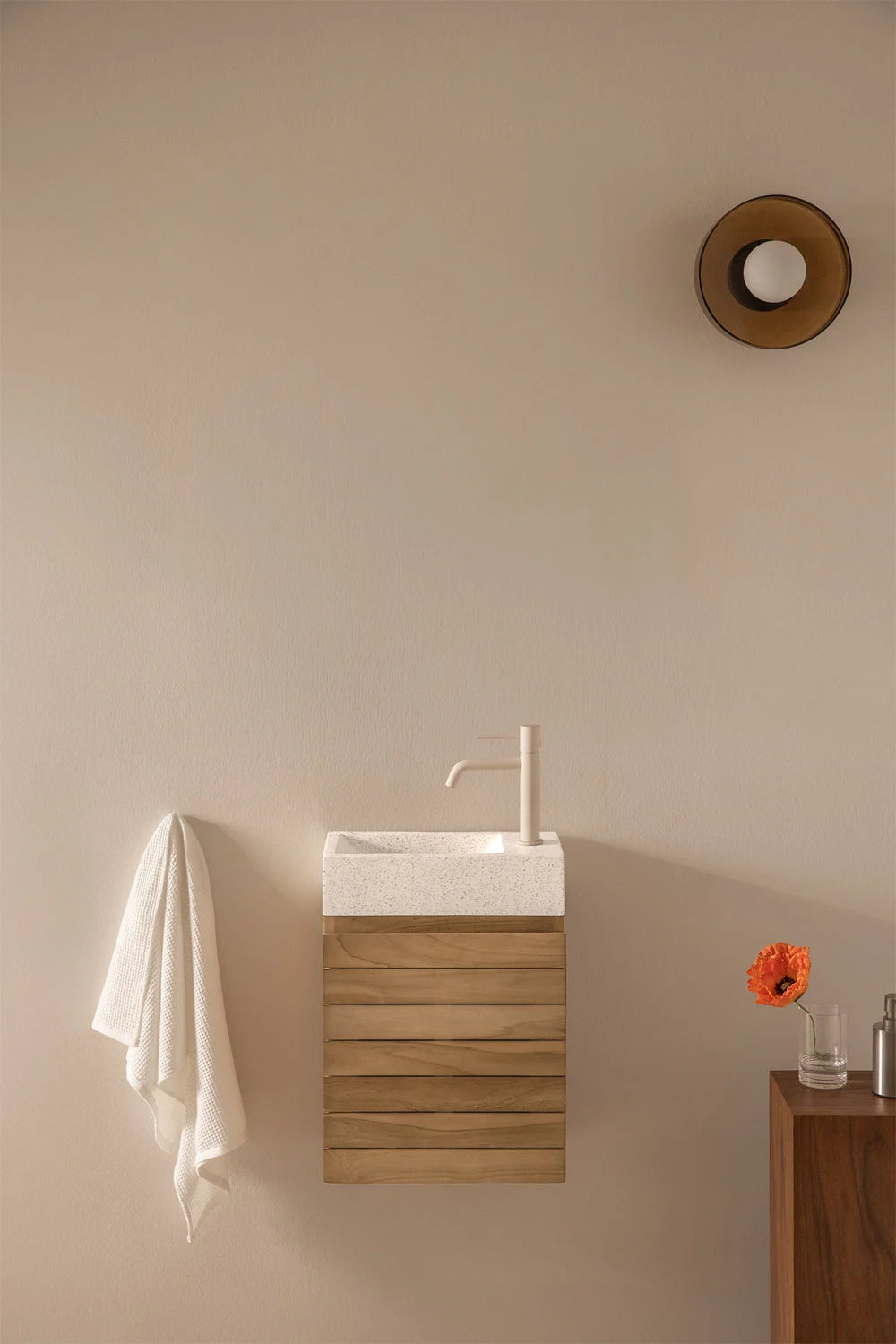 Set Arredo Bagno in Legno Teak con Lavabo Integrato in Cemento Napier