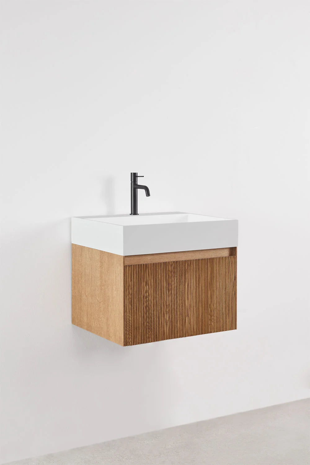 Aldeia - Set di mobili da bagno sospesi in legno con lavabo integrato
