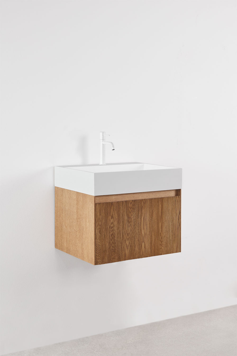 Aldeia - Set di mobili da bagno sospesi in legno con lavabo integrato